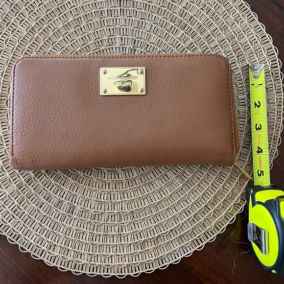 Michael Kors wallet - Picture 8 of 8